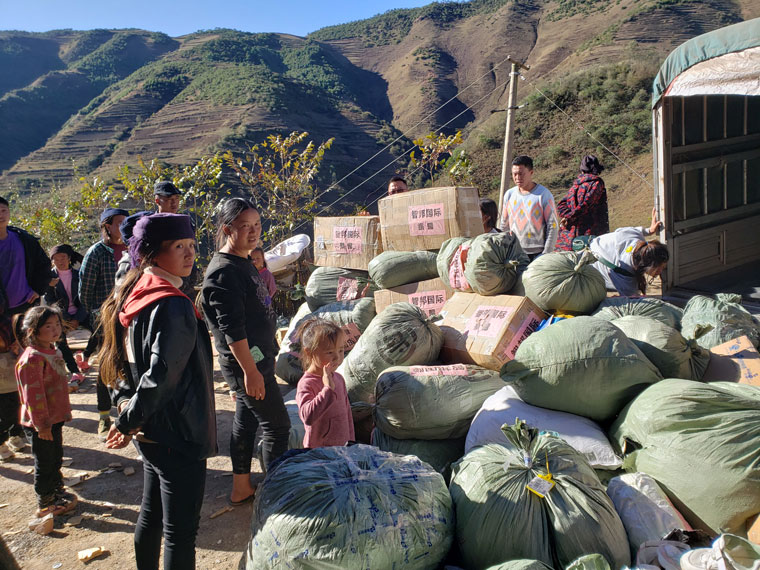 以爱之光，点亮未来！“智邦国际情系大凉山，捐衣赠物送暖阳”成功举办