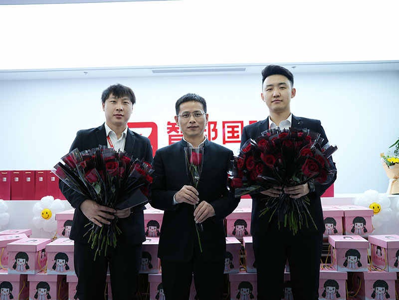 向美而生，灼灼其华，女神节快乐！