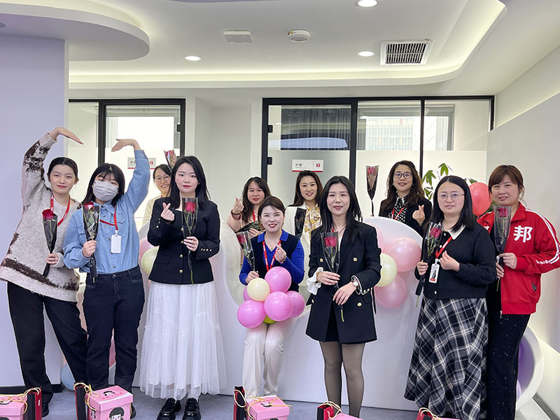 向美而生，灼灼其华，女神节快乐！