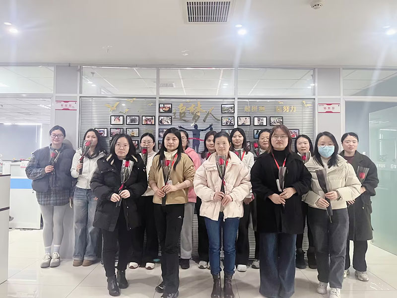 向美而生，灼灼其华，女神节快乐！