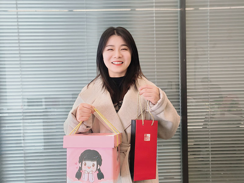 向美而生，灼灼其华，女神节快乐！