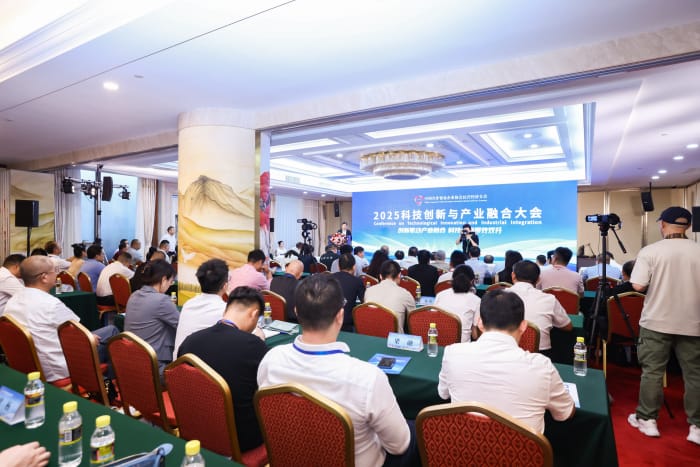 锚定科创方向，赋能产业升级！智邦国际连获“2025科技创新产业融合先锋企业”、“2025科技创新产业融合先锋人物”