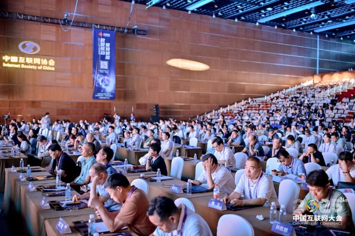 智邦国际问鼎“2025新一代信息技术领航企业”：二十余载深耕绽放领航力量