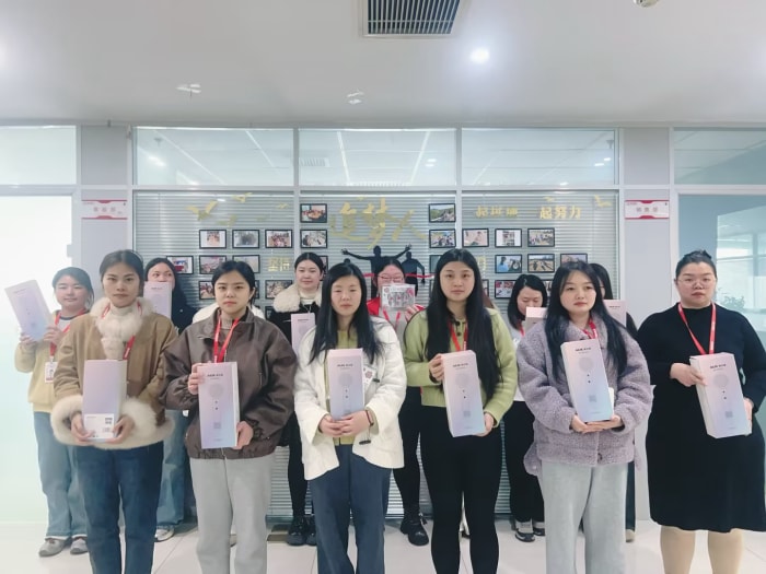 春风有信，花开有期，女神节快乐！